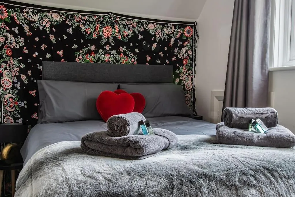 Holiday home Luxury Central Bmth House With Hot Tub. Stunning! Bournemouth